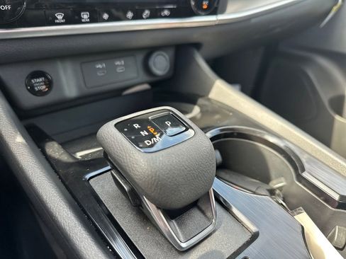Certified 2025 Nissan Rogue SV FWD image 23