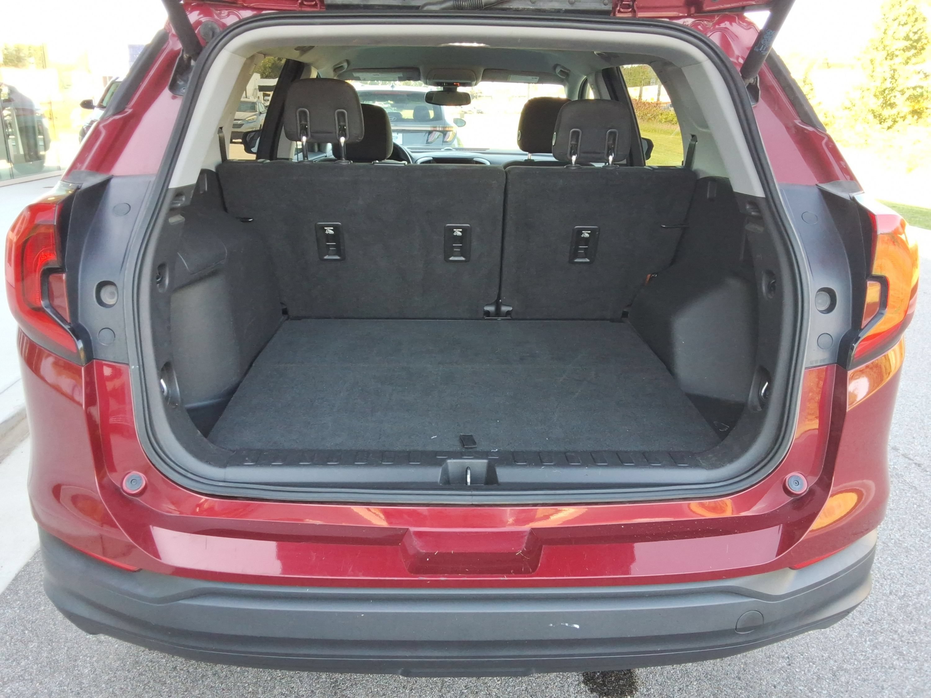 Used 2019 GMC Terrain SLE w/ Driver Convenience Package FWD image 22