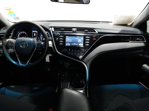 Used 2018 Toyota Camry LE image 18