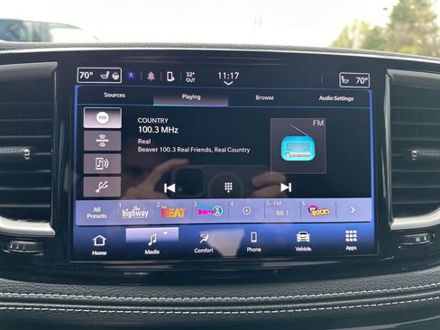 Used 2024 Chrysler Pacifica Touring-L image 22