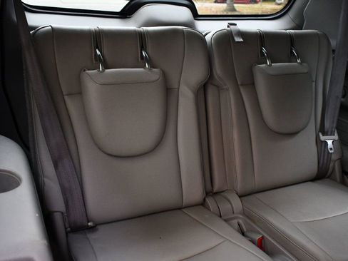 Used 2013 Toyota Highlander SE image 29