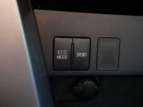 Used 2016 Toyota RAV4 LE image 27