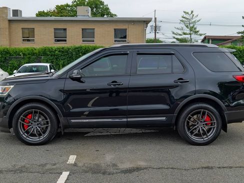 Used 2017 Ford Explorer XLT w/ Equipment Group 202A AWD/4WD image 4