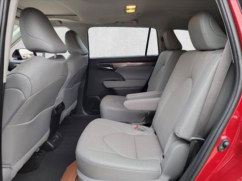 Used 2026 Toyota Highlander Limited AWD/4WD image 14
