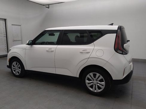 Used 2025 Kia Soul LX FWD image 3