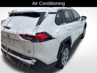 Used 2019 Toyota RAV4 LE video 3