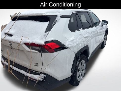 Used 2019 Toyota RAV4 LE image 3