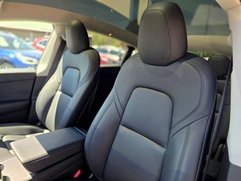 Used 2023 Tesla Model Y Long Range AWD/4WD image 33