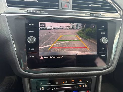 Certified 2023 Volkswagen Tiguan SE FWD image 17