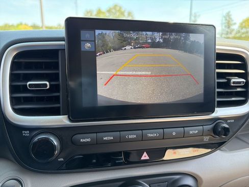 Used 2025 Hyundai Venue SEL FWD image 11
