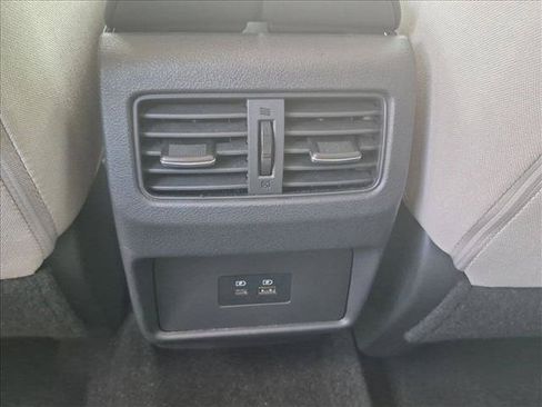 Certified 2021 Nissan Rogue SV FWD image 16