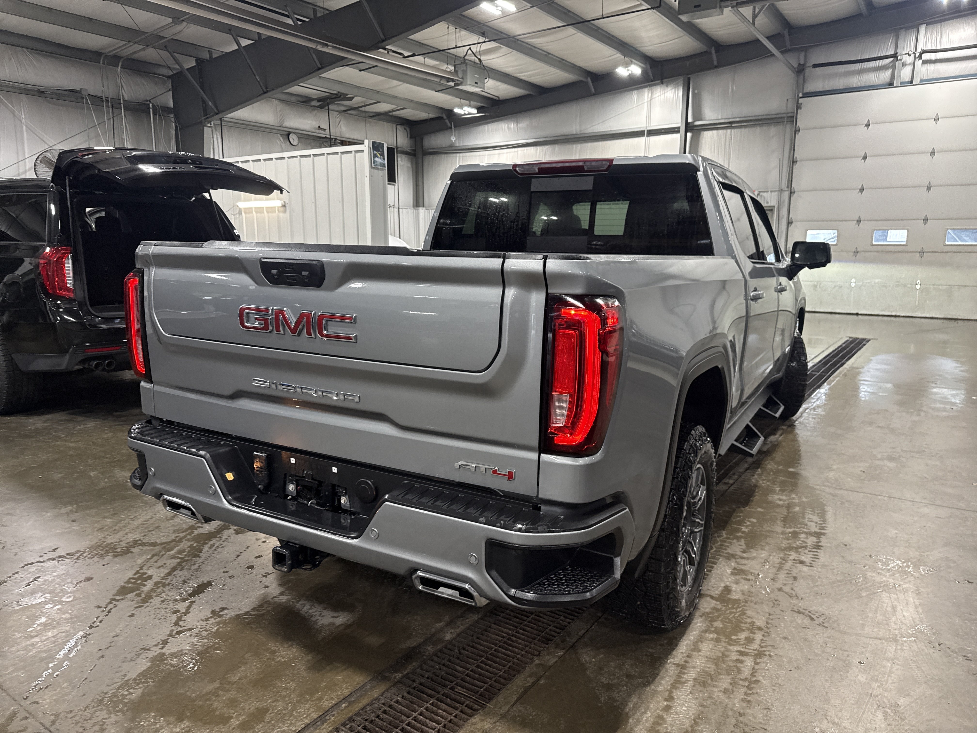 Used 2024 GMC Sierra 1500 AT4 w/ AT4 Preferred Package AWD/4WD image 3