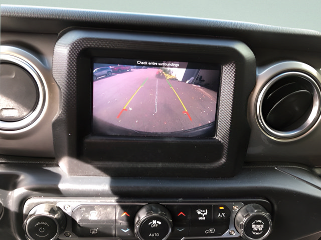 Used 2019 Jeep Wrangler Unlimited Sahara AWD/4WD image 18