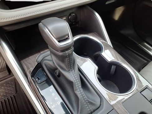 Used 2024 Toyota Highlander Platinum image 22