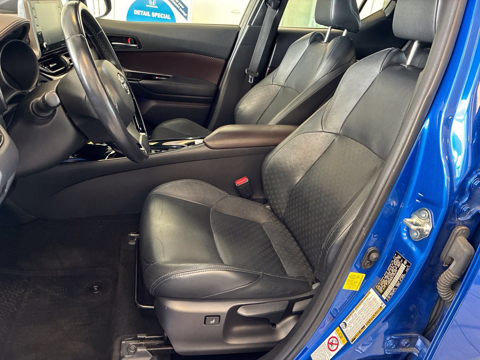 Used 2019 Toyota C-HR Limited FWD image 9