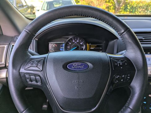 Used 2018 Ford Explorer Limited image 26