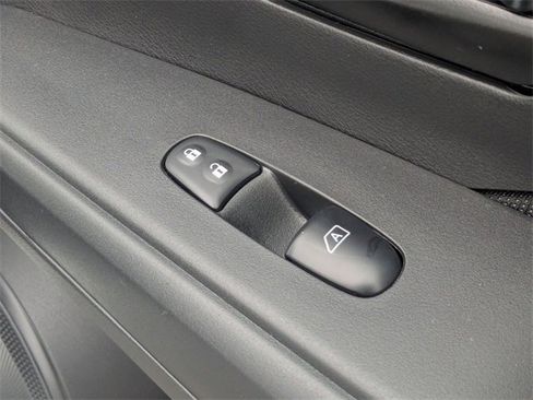 New 2025 Nissan Kicks Play S image 32