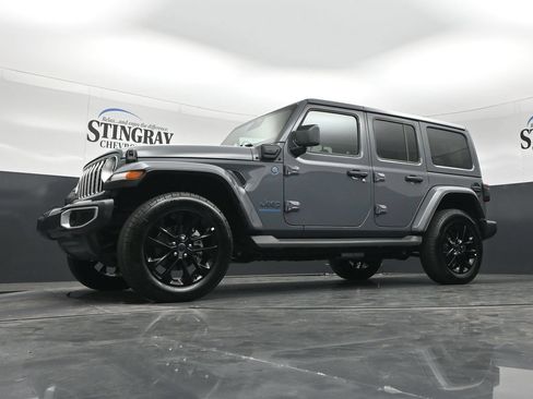 Used 2025 Jeep Wrangler Unlimited Sahara AWD/4WD image 22