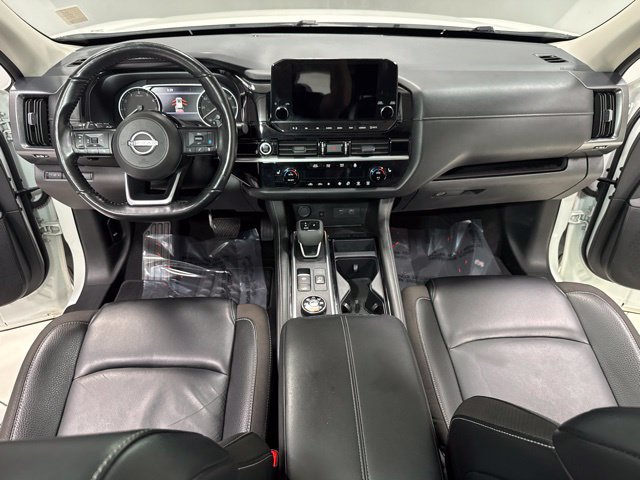 Used 2024 Nissan Pathfinder SL AWD/4WD image 3