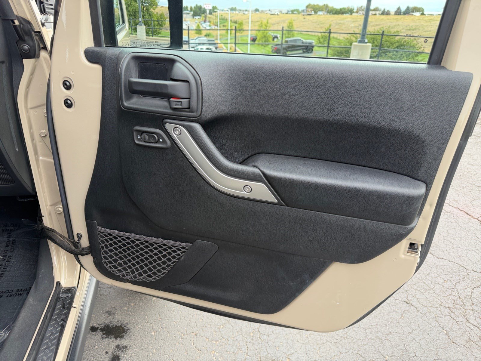 Used 2016 Jeep Wrangler Unlimited Rubicon w/ Connectivity Group AWD/4WD image 16