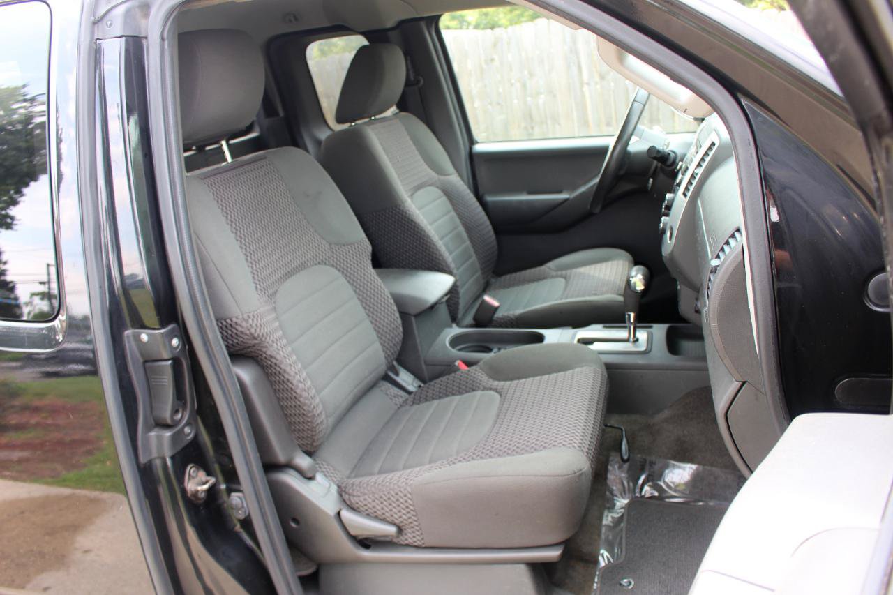 Used 2014 Nissan Frontier SV w/ SV Value Truck Package AWD/4WD image 37