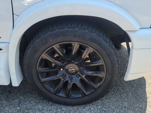 Used 2021 GMC Savana 2500 w/ Enhanced Convenience Package image 40