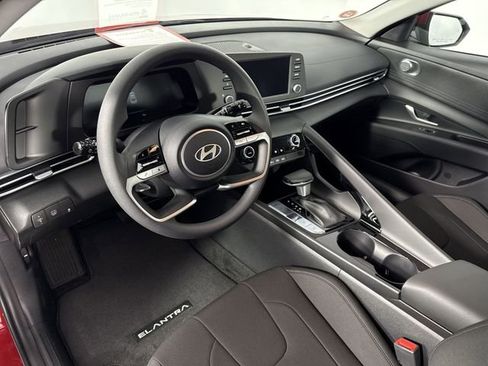 Used 2025 Hyundai Elantra Sport FWD image 11