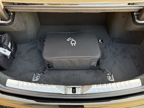 New 2026 Bentley Flying Spur Azure image 42