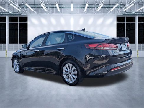 Used 2018 Kia Optima S image 6