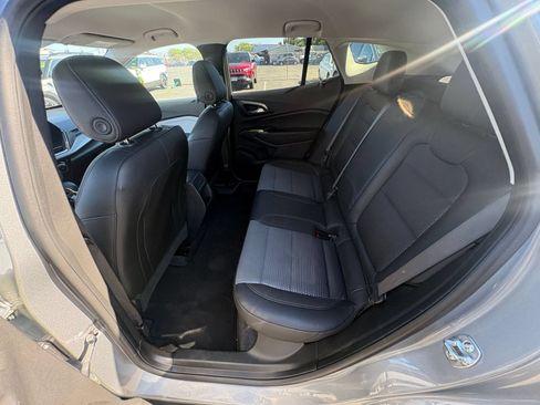 Used 2025 Chevrolet Trax LT FWD image 24