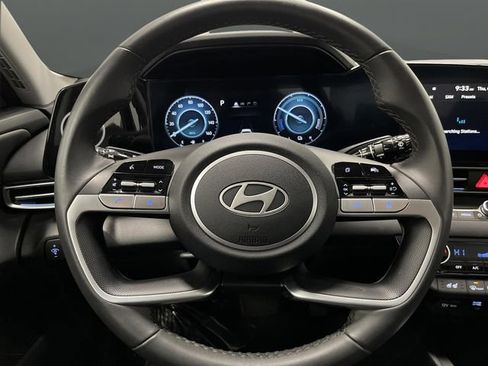 Used 2024 Hyundai Elantra Limited image 17