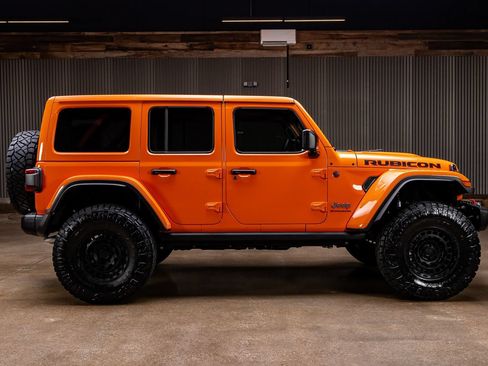 Used 2025 Jeep Wrangler Unlimited Rubicon AWD/4WD image 11
