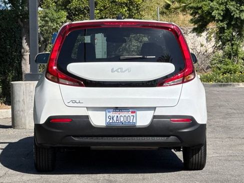 Used 2022 Kia Soul LX image 5