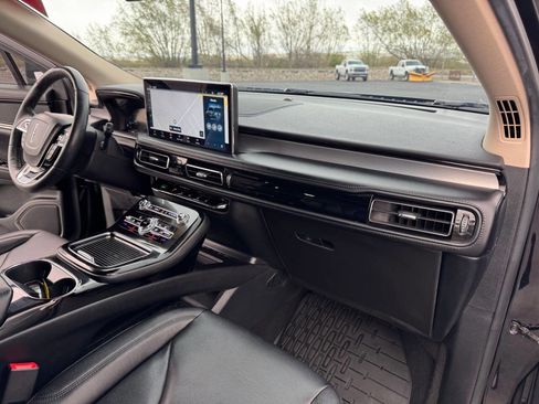 Used 2023 Lincoln Nautilus AWD w/ Premium Package image 35