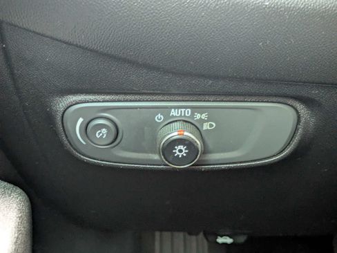 Used 2019 Chevrolet Equinox LT w/ Sun & Navigation Package FWD image 16