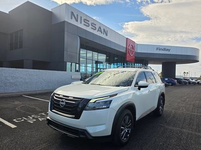 Used 2023 Nissan Pathfinder SV w/ Black Appearance Package