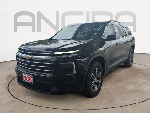 Used 2026 Chevrolet Traverse LT FWD image 3