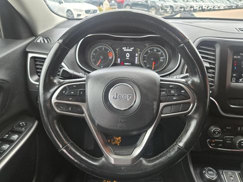 Used 2019 Jeep Cherokee Latitude Plus w/ Cold Weather Group AWD/4WD image 15