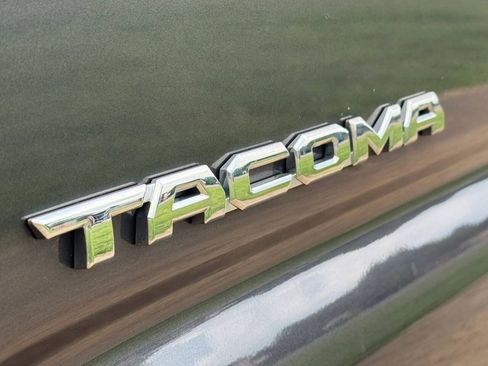 Used 2019 Toyota Tacoma TRD Off-Road w/ TRD Premium Off Road Package AWD/4WD image 25