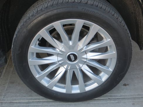 Used 2023 Cadillac Escalade ESV Luxury image 9