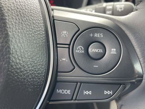 Used 2024 Toyota Corolla Cross XLE w/ Convenience Package FWD image 23