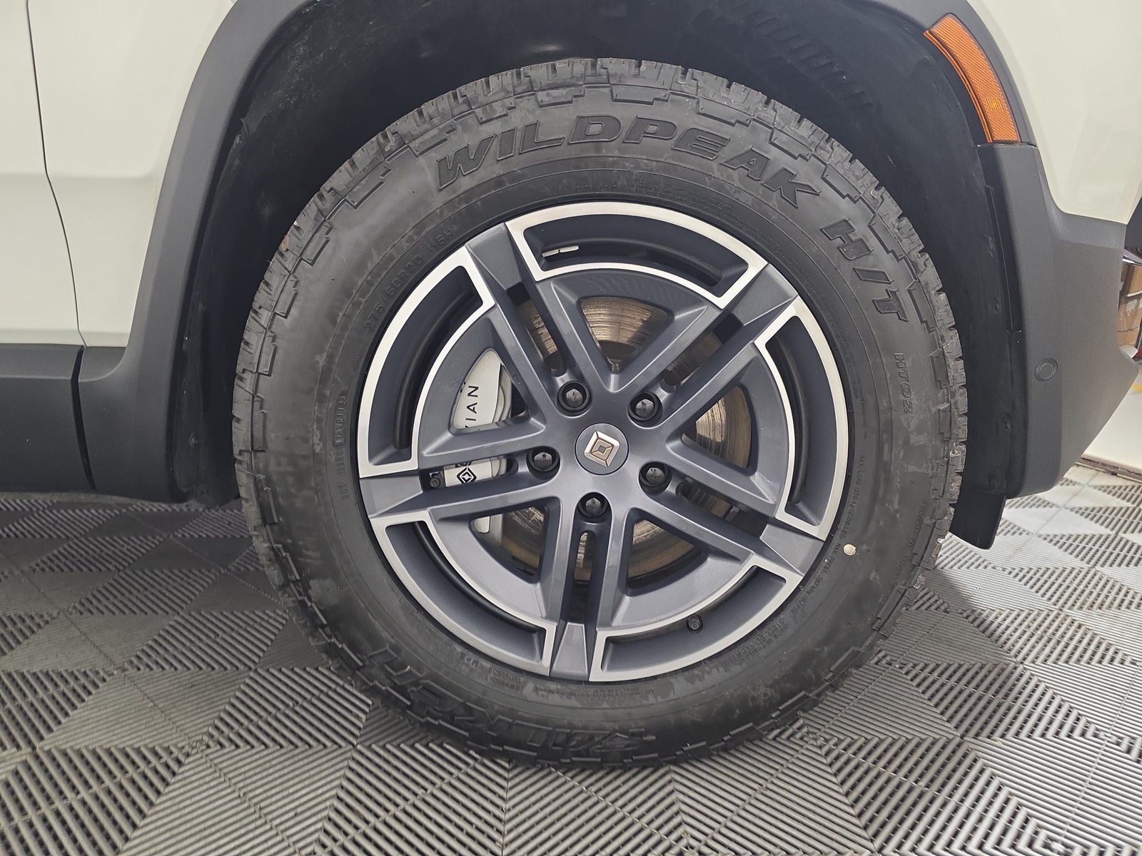 Used 2025 Rivian R1S Adventure Dual AWD/4WD image 11