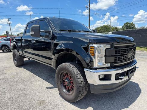 Used 2018 Ford F250 XLT w/ XLT Premium Package AWD/4WD image 3