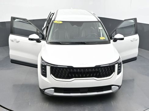 Used 2025 Kia Carnival FWD image 63