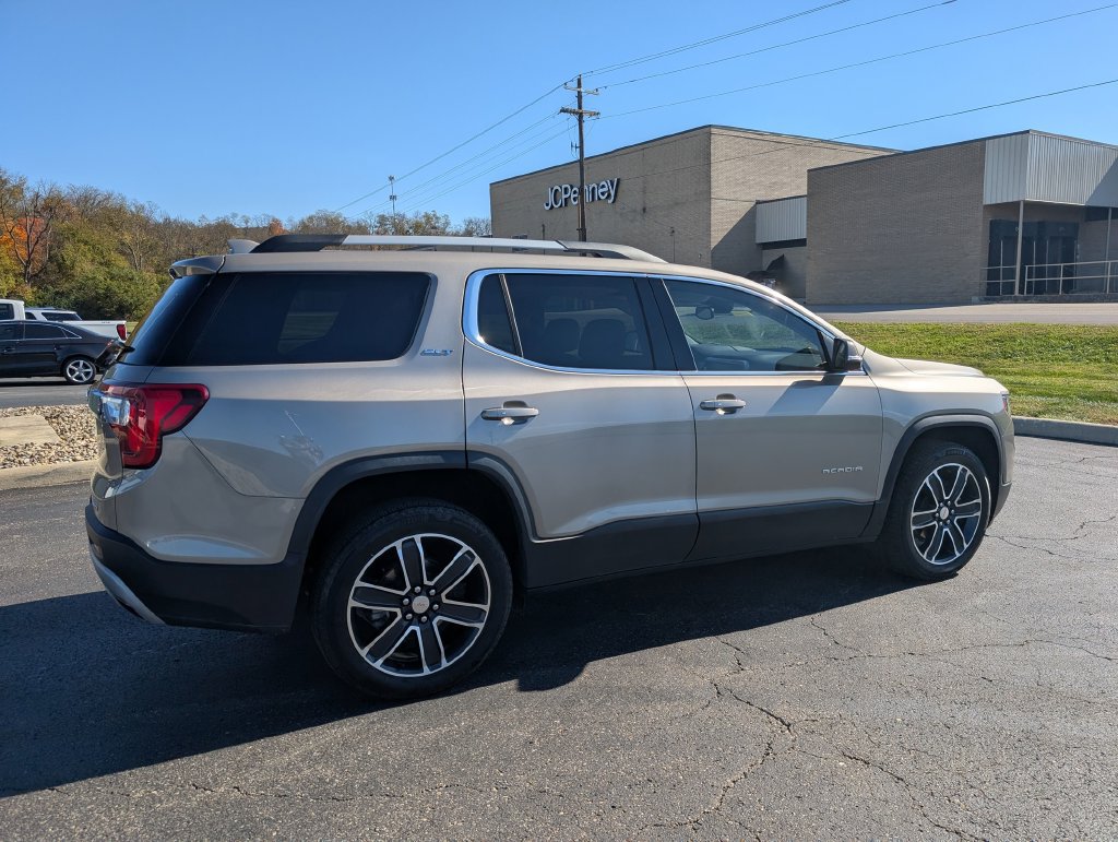 Used 2022 GMC Acadia SLT w/ Technology Package AWD/4WD image 9