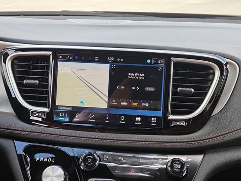 New 2026 Chrysler Pacifica Pinnacle image 16