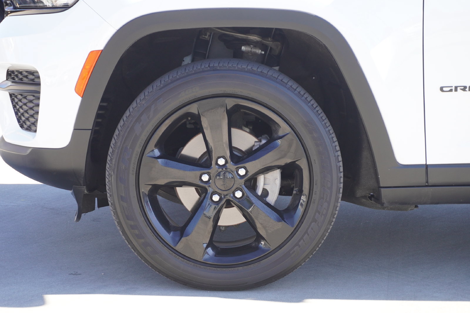 Used 2023 Jeep Grand Cherokee Altitude AWD/4WD image 24
