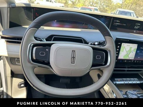 Used 2025 Lincoln Nautilus Reserve AWD/4WD image 16
