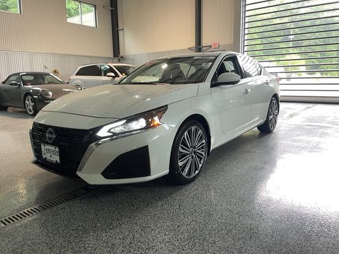 Used 2023 Nissan Altima 2.5 SL AWD/4WD image 3