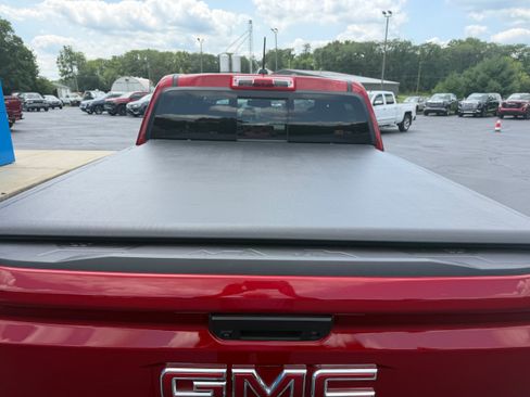 Used 2024 GMC Canyon AT4 w/ AT4 Premium Package AWD/4WD image 8